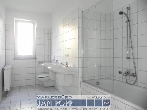 Tageslichbad mit Duschwanne - 