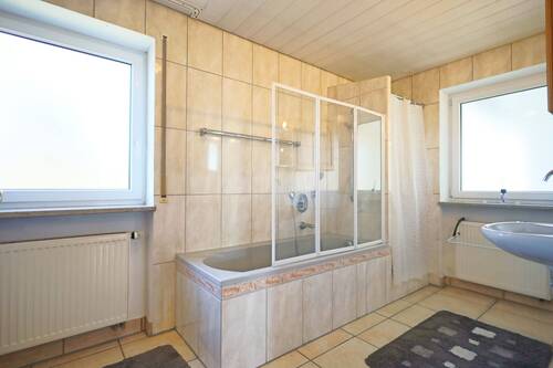 Großzügiges Badezimmer - 