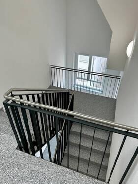 Treppenhaus - 3 Zimmer Etagenwohnung in Reutlingen