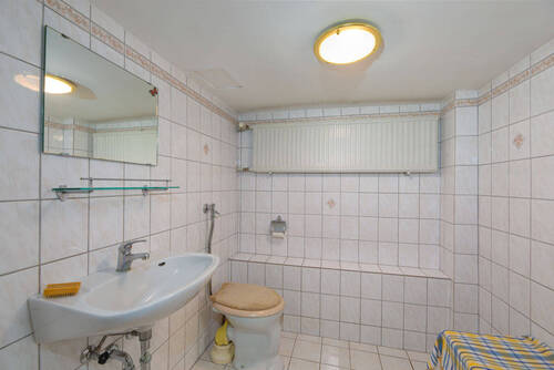 Badezimmer EG - Einfamilienhaus mit 90,00 m² in Remchingen-Wilferdingen zum Kaufen