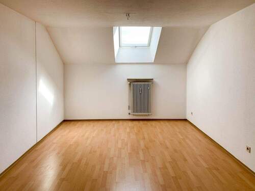 Geräumiges Schlafzimmer - 2 Zimmer Etagenwohnung in Rosenheim