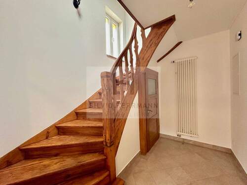 Treppenaufgang - 2 Zimmer Einfamilienhaus in Cottbus