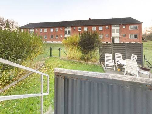 Balkon mit Blick in den Garten - 