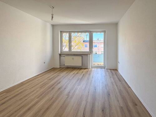 Wohnzimmer - 2 Zimmer Etagenwohnung zum Kaufen in Rosenheim