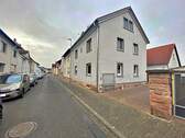 Haus- und Straßenansicht - 