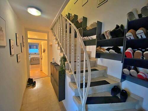 Flur (Eingangsbereich) - 7 Zimmer Mehrfamilienhaus, Wohnhaus in Kleinostheim