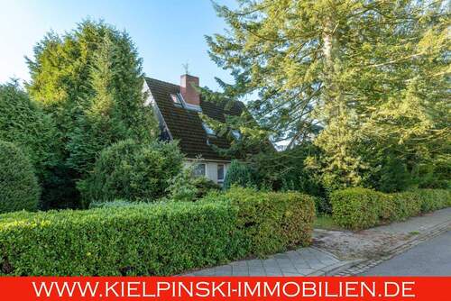 Ansicht Straßenseite - ! Sanierungsbedürftiges Einfamilienhaus oder Baugrundstück !