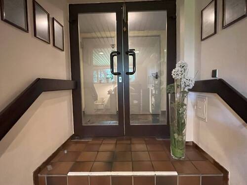 Eingang zur Praxis im UG - Gewerberäume (Massage Praxis) - 350.000,00&nbsp;EUR Kaufpreis,