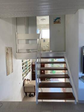 Treppe zum Bad und zum Wohnzimmer - 