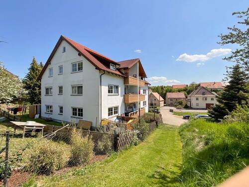 Außenansicht - +++ Helle 3-Raum-Wohnung in idyllischer Lage mit Balkon und Garage +++