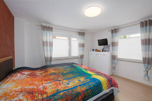 Schlafzimmer EG - 7 Zimmer Mehrfamilienhaus, Wohnhaus zum Kaufen in Remchingen / Darmsbach