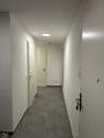 Heller Flur mit Türen - 3 Zimmer Etagenwohnung zur Miete in Oldenburg