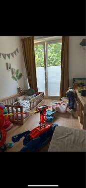 Kinderzimmer mit Spielzeug - 
