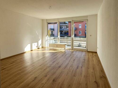 Wohnzimmer - 3 Zimmer Etagenwohnung zum Kaufen in Rosenheim