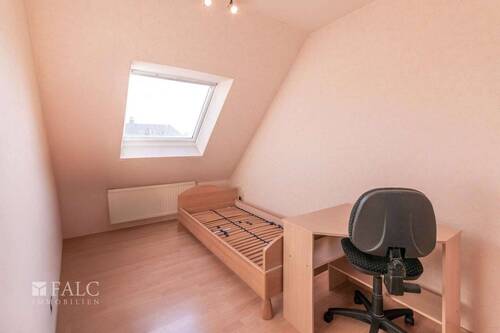 1. OG Schlafzimmer 3 - 