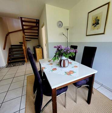 Essbereich und Treppenhaus - 