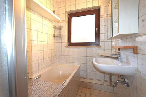 EG Badezimmer Wanne - 