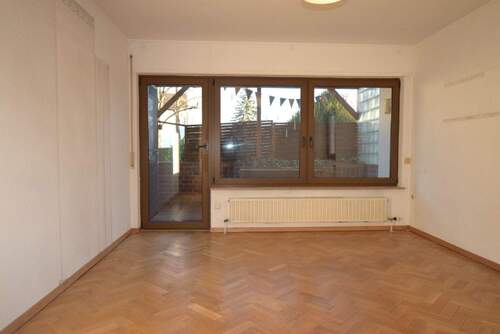 EG Wohnzimmer - Balkon mit Zugang zum Garten. - 