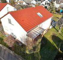 Ihr neues Zuhause hat einen Garten mit 700 m² Grundstück, und eine Wohnfläche mit ca. 132 m², 6 Zimmer - Göppingen Bezgenriet