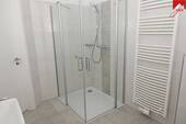 Badezimmer mit Dusche - 