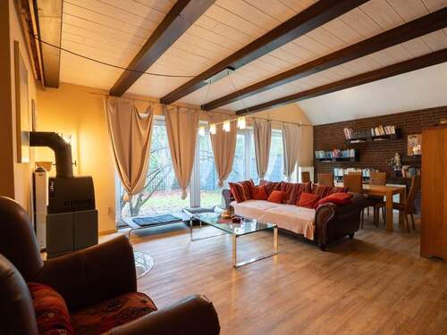 1. Wohn- und Essbereich - 8 Zimmer Einfamilienhaus in Großefehn