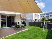 Schöner, großer Garten mit hochwertiger Terrassenbeschattung - 4 Zimmer Doppelhaushälfte in Grafenau