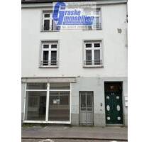 Eine modernisierte 2 Zimmerwohnung im DG eines sanierten kleinen Wohn-Geschäftshauses sucht einen neuen Mieter. - Stralsund Altstadt