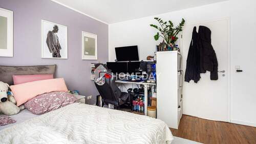 1. OG Schlafzimmer 2 - 