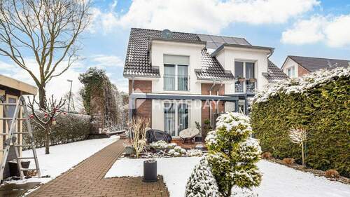 Außenansicht 2 - Wohnen auf drei Etagen mit Fußbodenheizung und 60 Quadratmeter Terrassenfläche