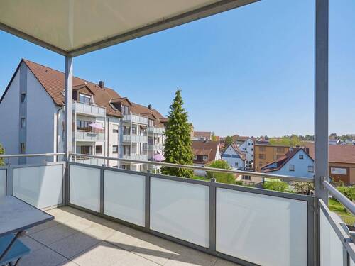 Großer, überdachter Balkon mit Aussicht - Sonnige Wohnung mit großem Balkon und viel Gestaltungspotenzial