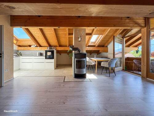 Wohnbereich - Traumhafte kernsanierte 2-Zimmer-Dachgeschosswohnung in Grassau mit 2 Balkonen & Stellplatz