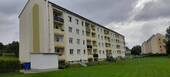 Rückseite mit ebenerdigem Fahe - 3 Zimmer Etagenwohnung in Sayda