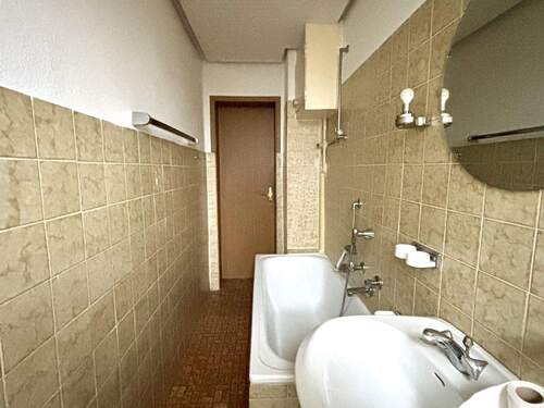 Tageslichtbad mit Wanne - 