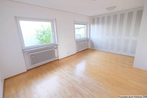 Schlafzimmer mit Einbauschrank - 