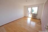 Kinderzimmer 1 mit Zugang zum Balkon - 