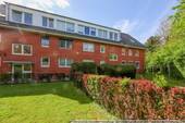 1 Hausansicht - Modernisierte 4-Zimmer Erdgeschosswohnung mit großem Garten und Stellplatz