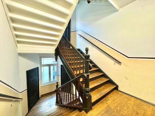Treppenhaus - 3 Zimmer Etagenwohnung zur Miete in Leipzig