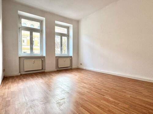 Lichtdurchflutetes Wohnzimmer - 