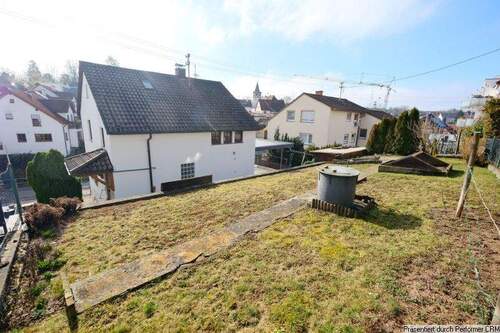 Gartenebenen hinter dem Haus - Einfamilienhaus mit 192,00 m&sup2; in Remseck zum Kaufen