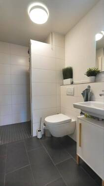 Gäste-WC mit Dusche - 