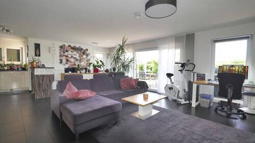 Heller und offener Wohn-Ess-Küchenbereich - 4 Zimmer Etagenwohnung zum Kaufen in Friedrichshafen