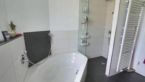 Modernes Tageslichtbad - 