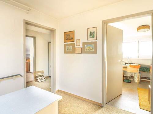 1. OG - Diele mit Blick ins nach Süden gerichtete Zimmer - 