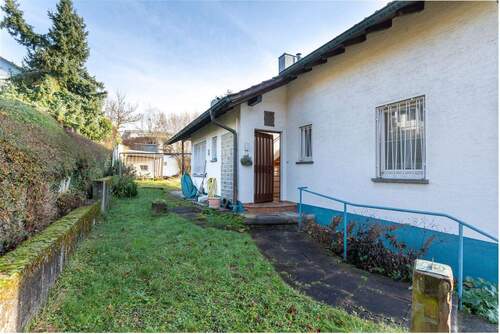 Hauseingang auf der Nordseite - Mehrfamilienhaus, Wohnhaus in Lahr/Schwarzwald