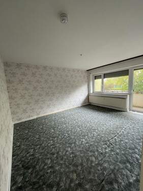 Wohnzimmer - Helle 2-Zimmer-Wohnung mit Balkon und Gartenblick - ruhige Lage in Baumholder [HMR-O64E01]