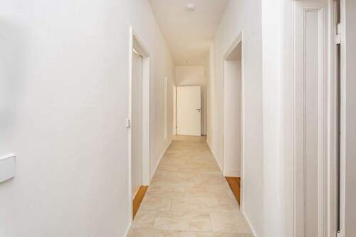 Flur - 3 Zimmer Etagenwohnung zum Kaufen in Berlin
