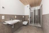 Badezimmer mit Dusche - 