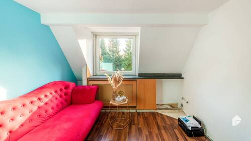 1. OG Schlafzimmer 1 - 