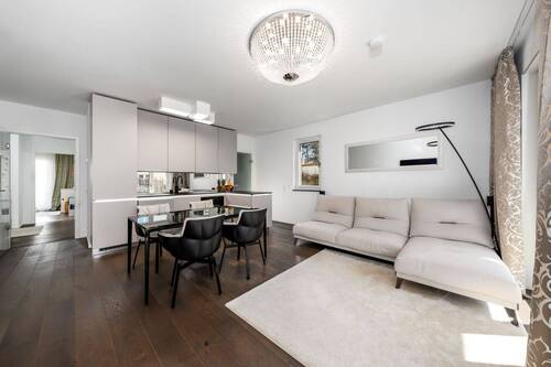 Wohnzimmer - Steglitz: Exklusive Neubau-Wohnung mit 2 Terrassen, privatem Garten & hochwertigen Einbauten