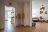 Blick in den offenen Wohnbereich - 